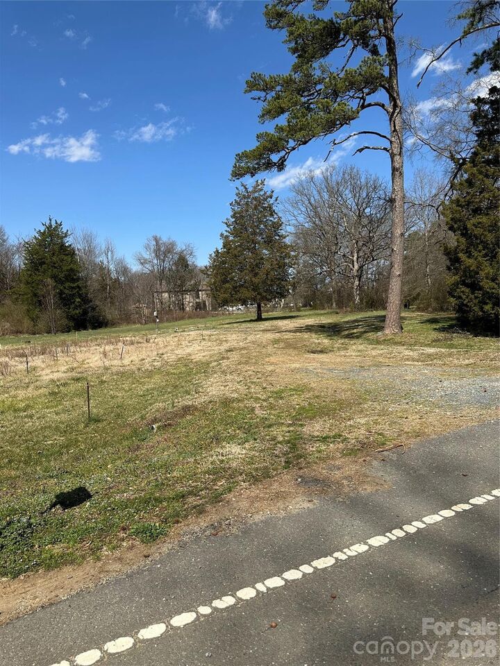 Property Photo:  2110 Mingus Cabin Lane  NC 28214 
