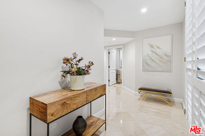 Property Photo:  701 Ocean Ave  CA 90402 