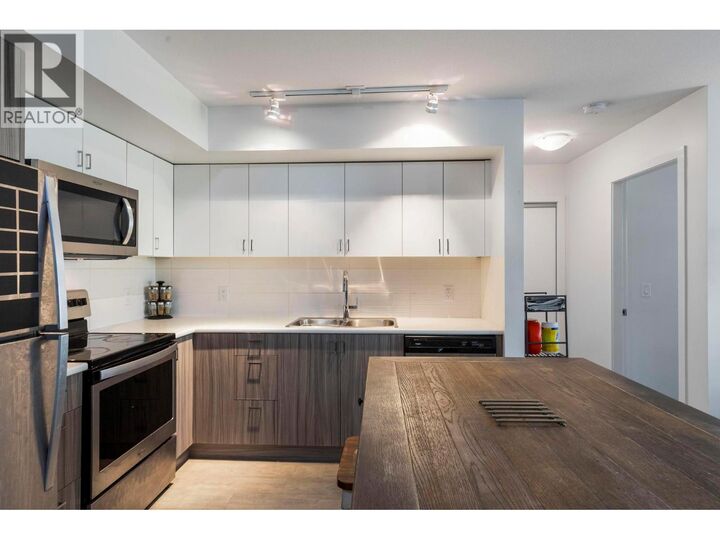 Property Photo: 725 Academy Way 211 BC V1V 0B4