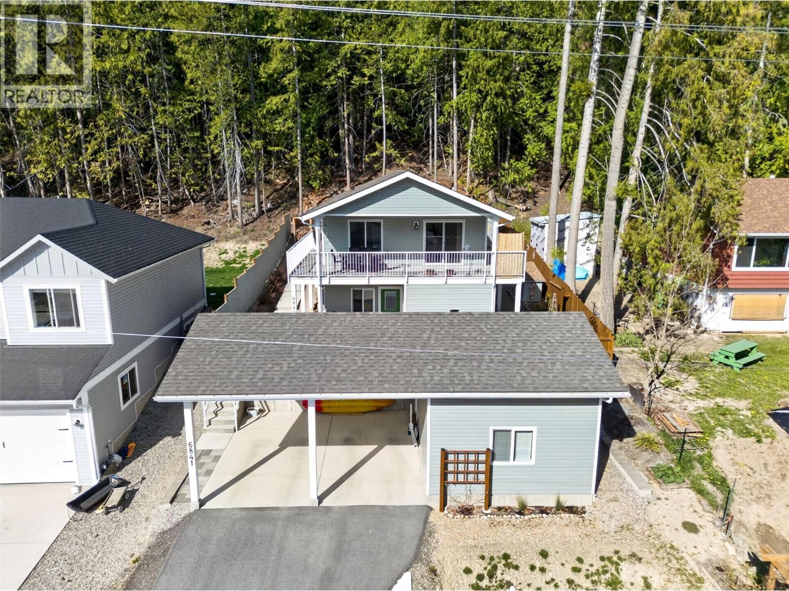 Photo de la propriété:  6841 46 Street Northeast  BC V0E 1K0 