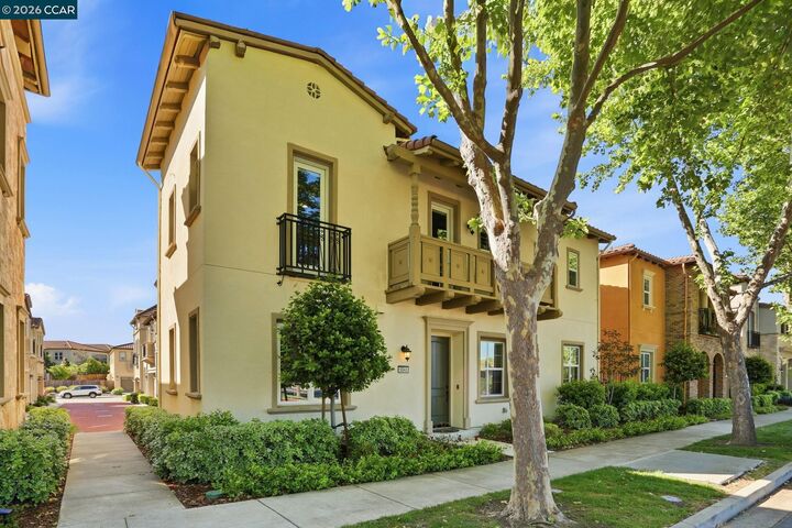 Property Photo:  5043 Ivyleaf Springs Rd  CA 94582 