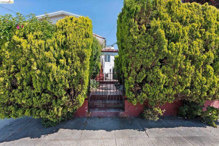 Property Photo:  978 43rd St  CA 94608 
