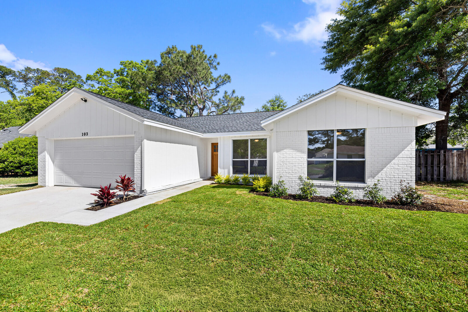 Property Photo:  103 Perdido Circle  FL 32578 
