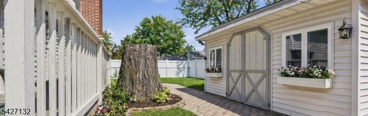 Property Photo:  1221 Oak Pl  NJ 07083 