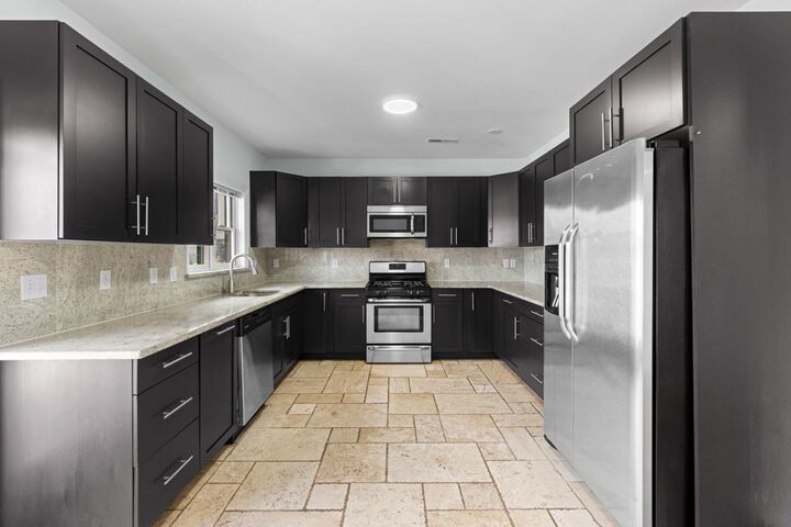 Property Photo:  443-2 Whiton St 2  NJ 07304 
