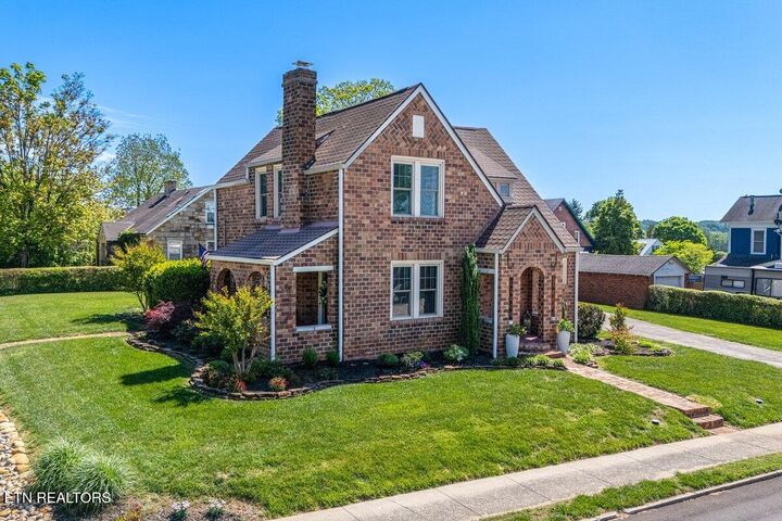 Property Photo:  600 E 2nd North St  TN 37814 