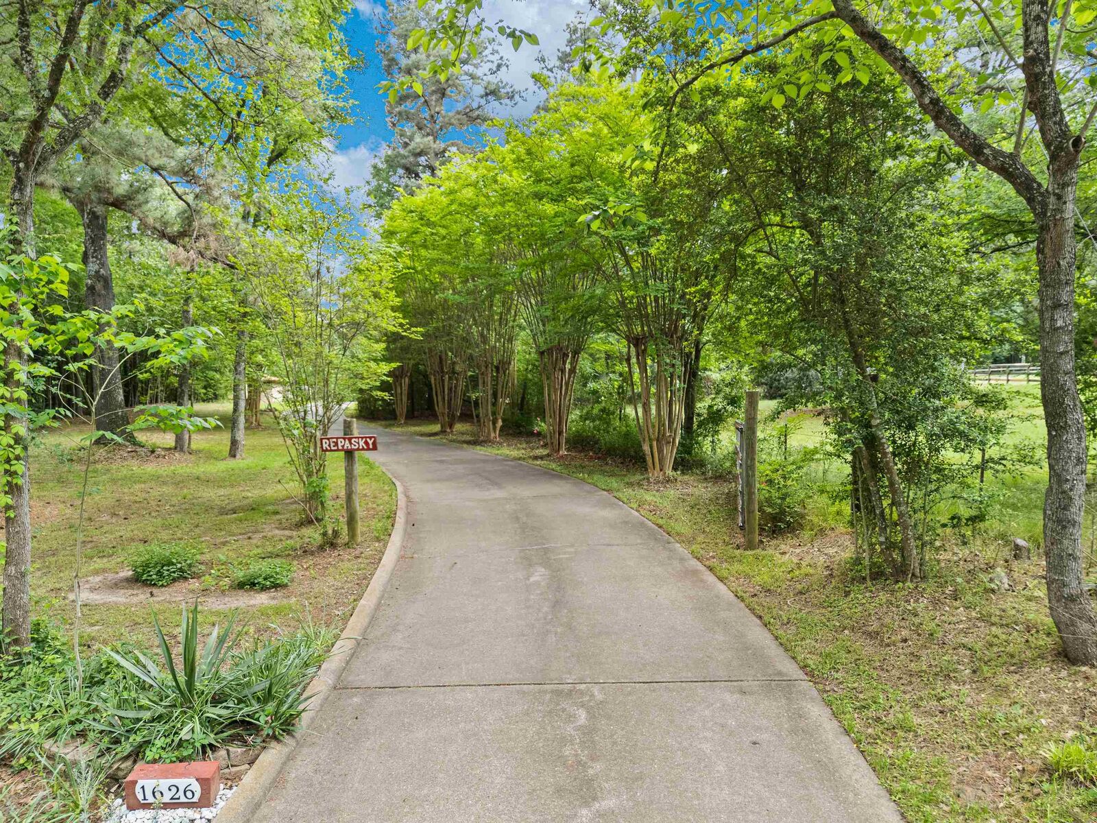 Property Photo:  1626 Meadows Ln.  TX 75603 