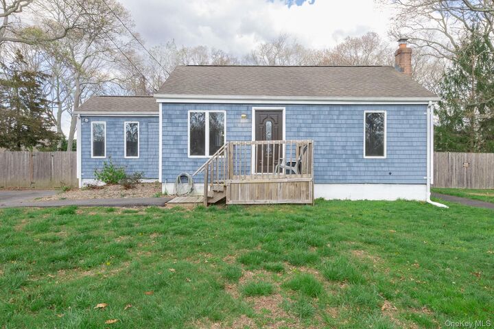 Property Photo:  305 Whittier Drive  NY 11951 