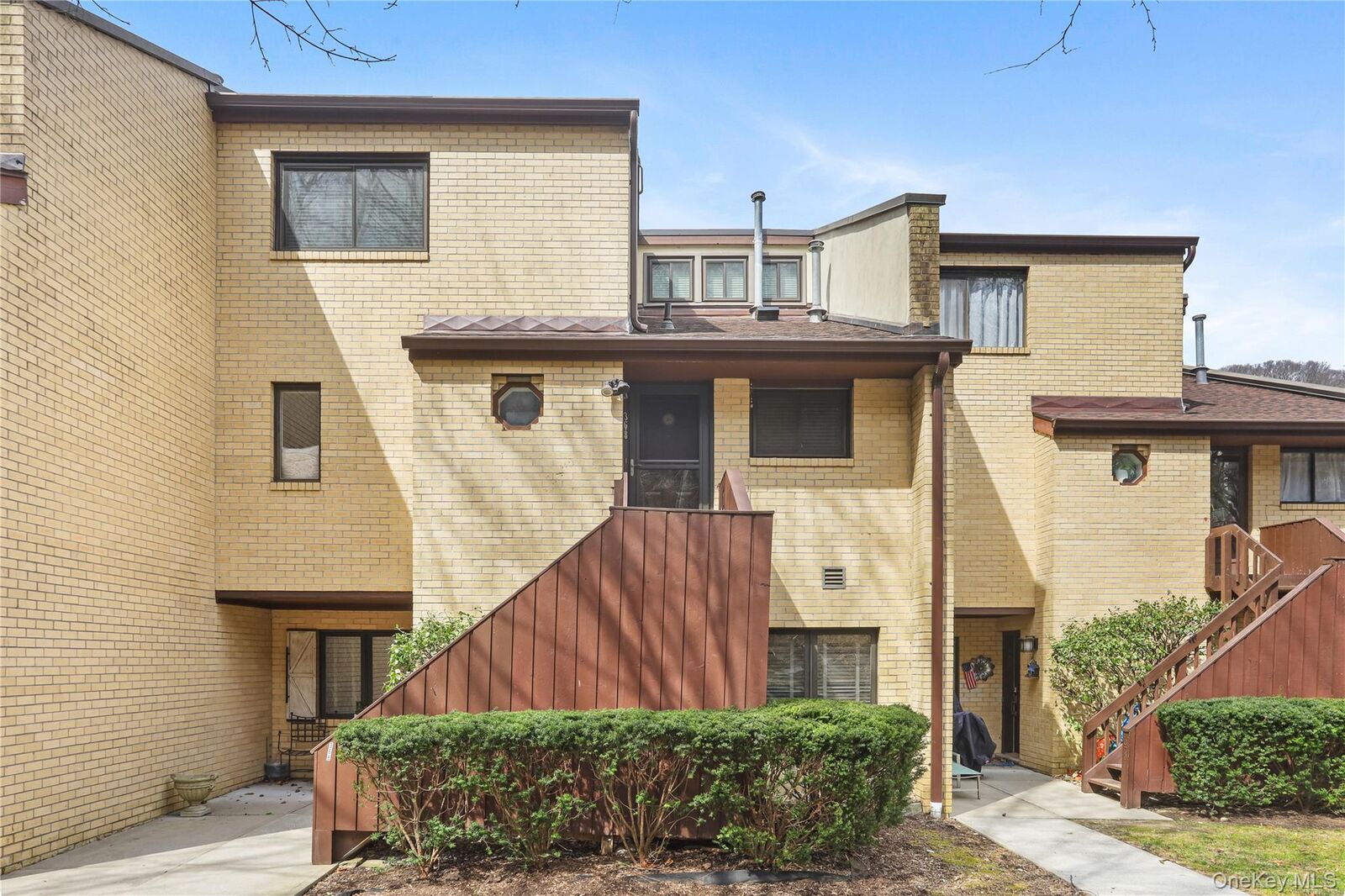 Property Photo:  368 N Greeley Avenue  NY 10514 