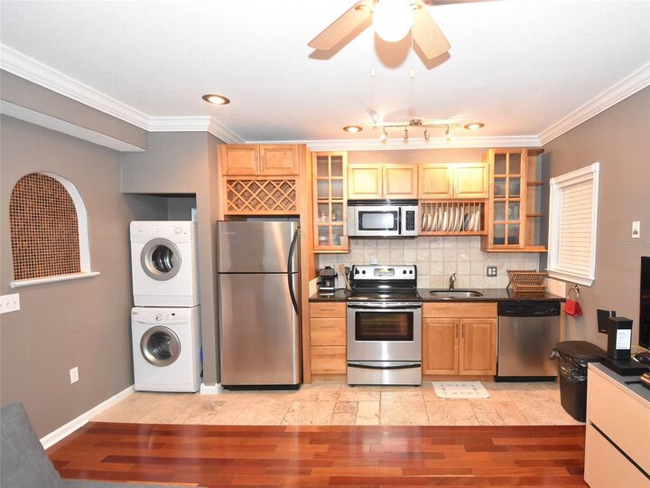 Property Photo:  201 6th Street S 203  FL 33701 