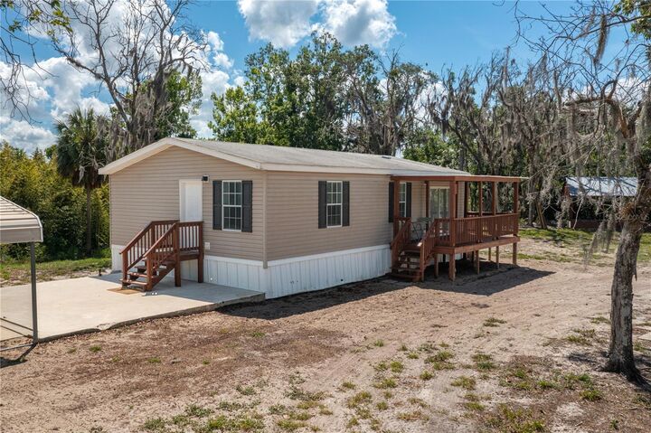 Property Photo: 991 Bay Court FL 33843