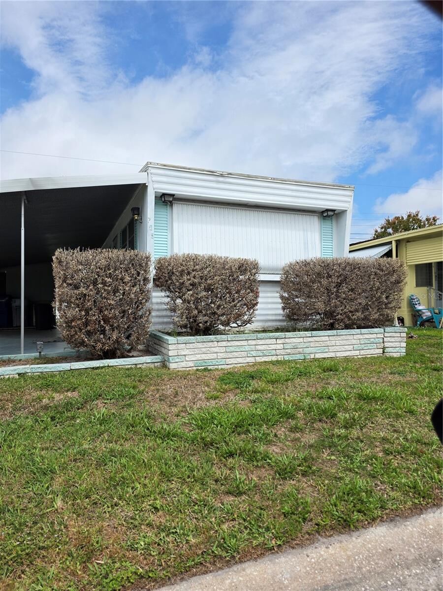 Property Photo: 709 49th Avenue Drive W FL 34207