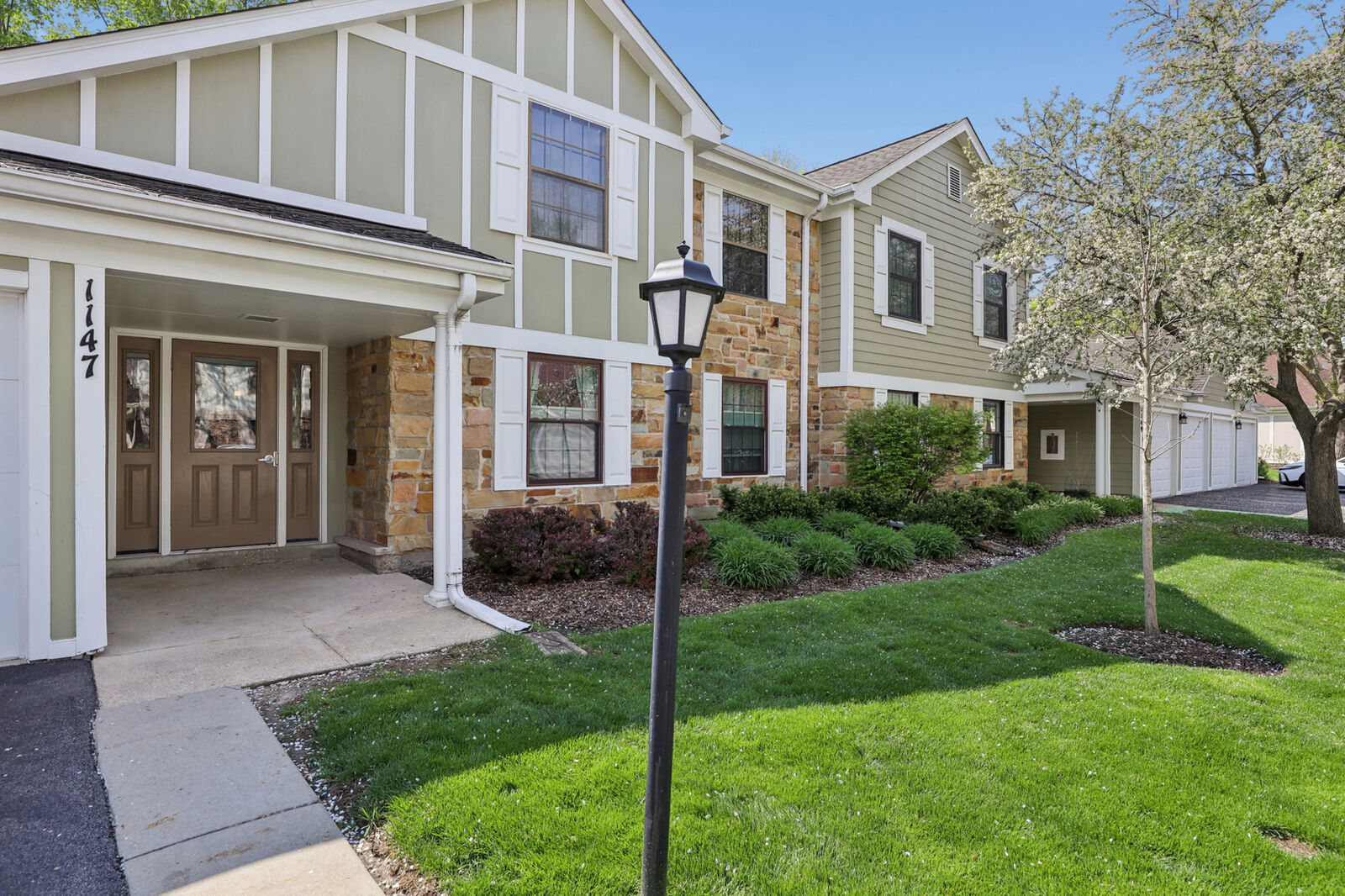 Property Photo:  1147 Middlebury Lane A2  IL 60090 