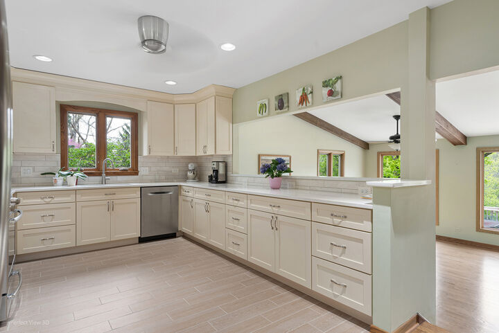 Property Photo:  