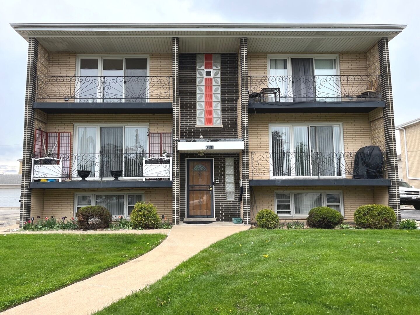 Property Photo:  8632 Leclaire Avenue  IL 60459 