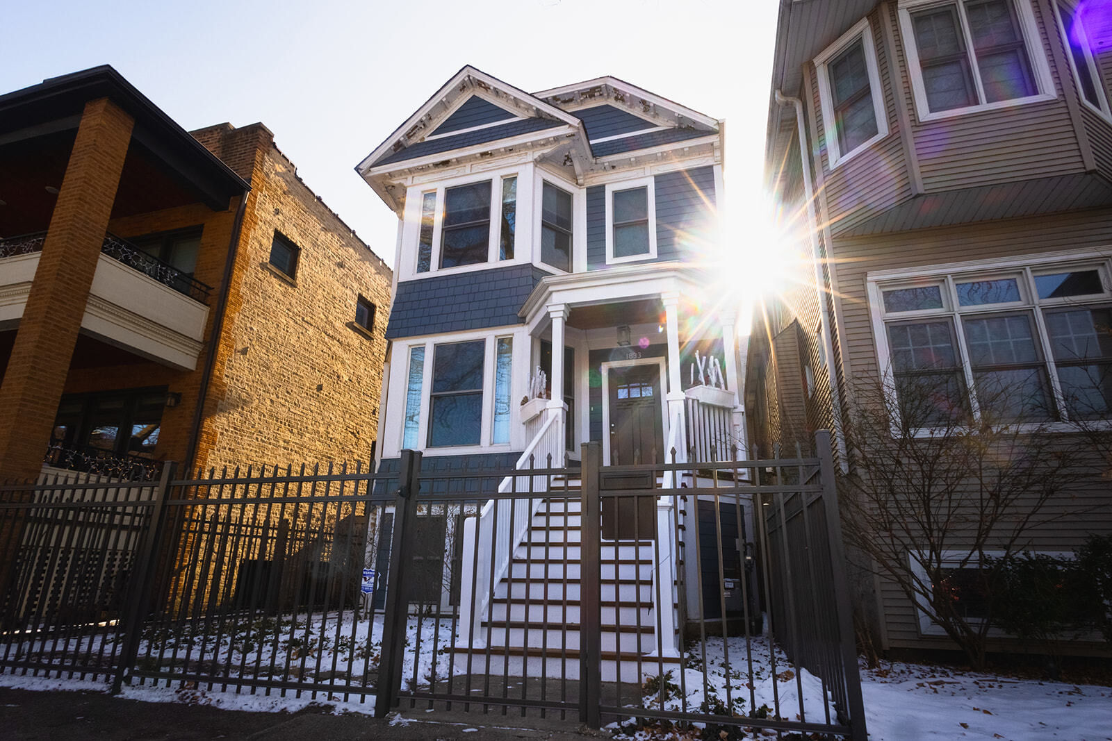 Property Photo:  1833 W Cuyler Avenue  IL 60613 
