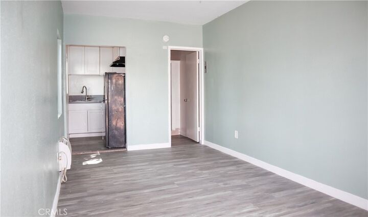 Property Photo:  118 Roberts Ln A-D  CA 93308 