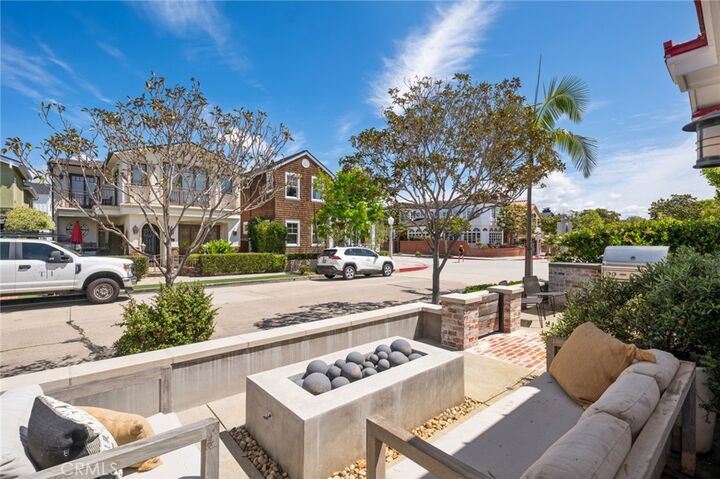 Property Photo:  2035 Miramar Drive  CA 92661 