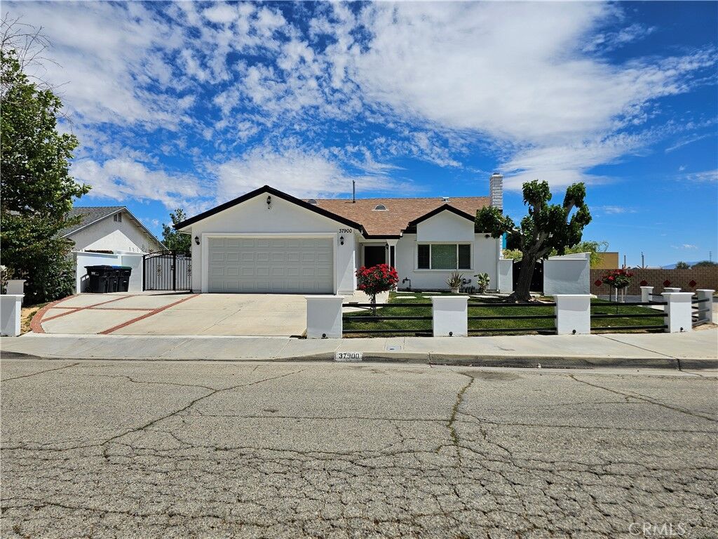 Property Photo:  37900 Janus  CA 93550 