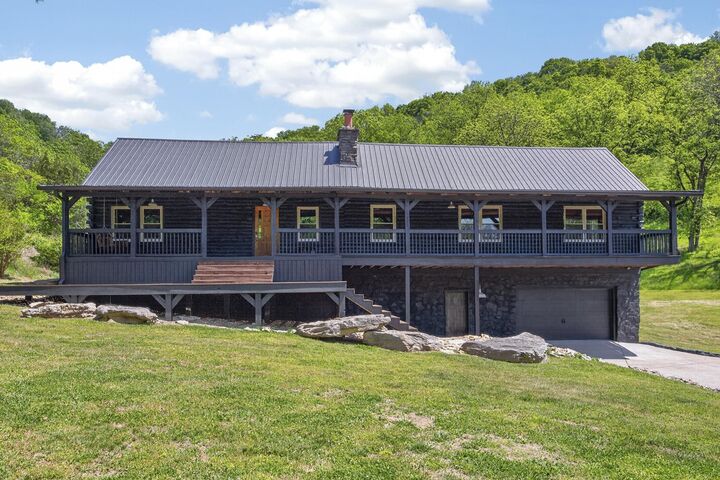 Property Photo: 1370 Dog Branch Rd TN 37057