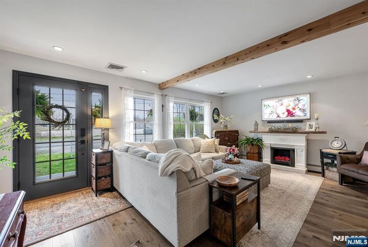 Property Photo:  6 Grove Road  NJ 07438 