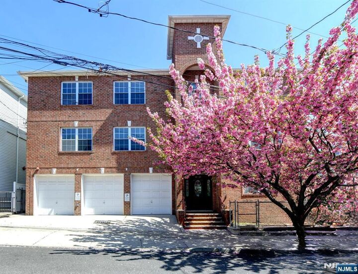 Property Photo:  15-21 Oraton Street  NJ 07104 