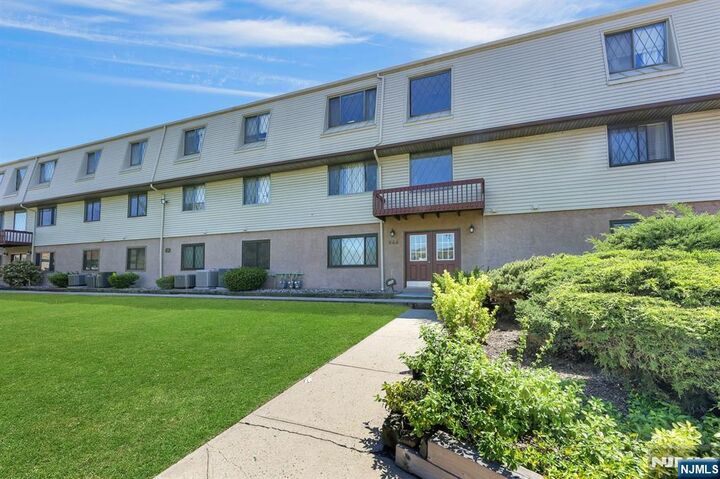 Property Photo:  846 Riverside 202  NJ 07071 