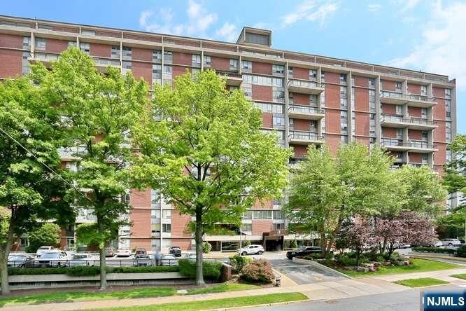 Property Photo:  3 Horizon Road 815  NJ 07024 