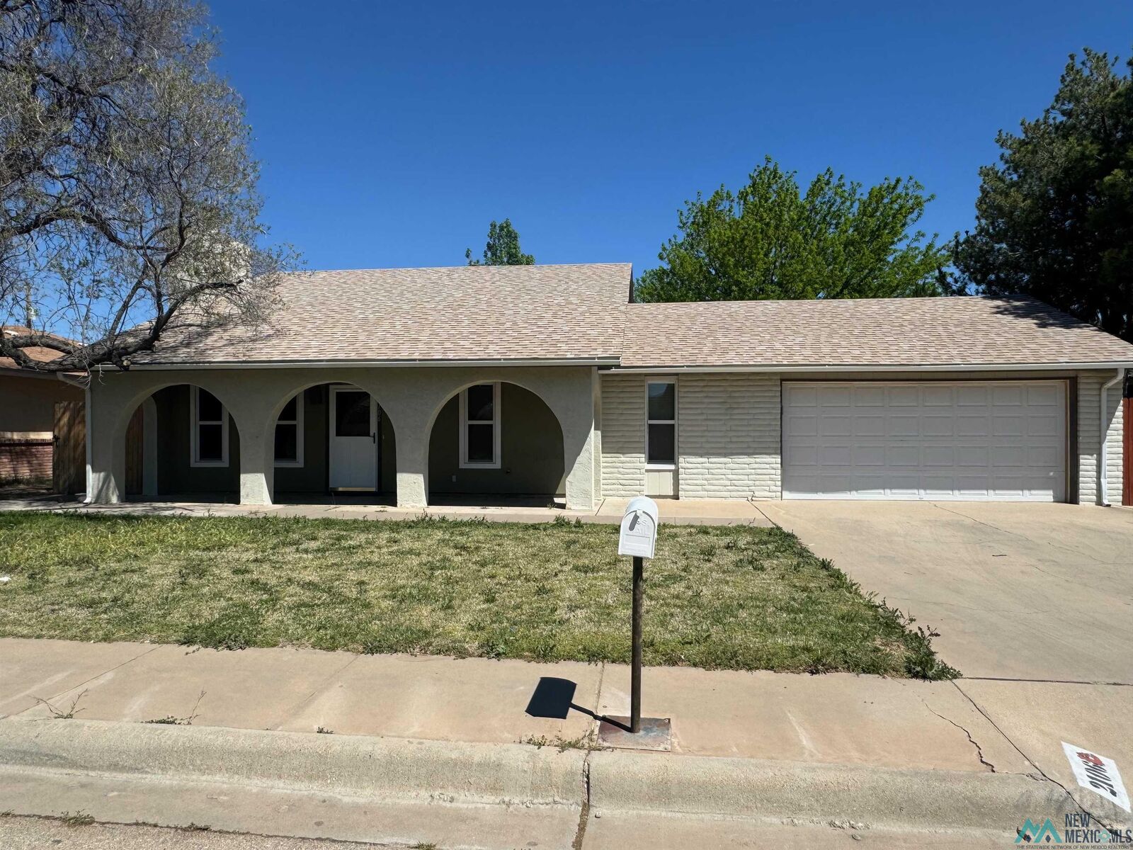 Property Photo: 2106 W Bullock Ave Avenue NM 88210