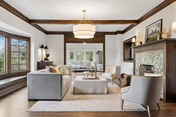 Property Photo:  2204 W Lake Of The Isles Parkway  MN 55405 