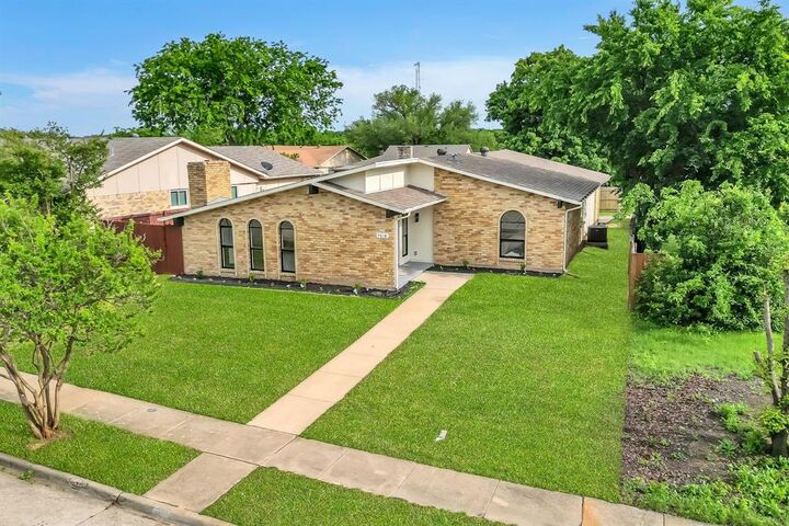 Property Photo: 7618 Christie Lane TX 75249