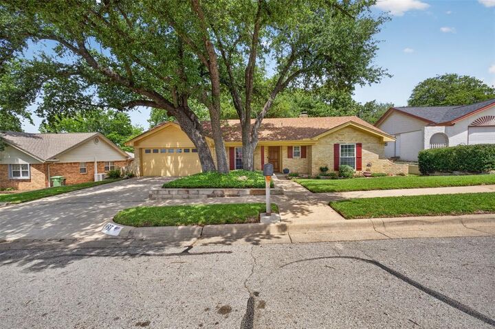Property Photo:  937 Harwood Terrace  TX 76021 