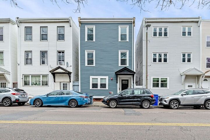 Property Photo:  283 Chelsea St 2  MA 02128 