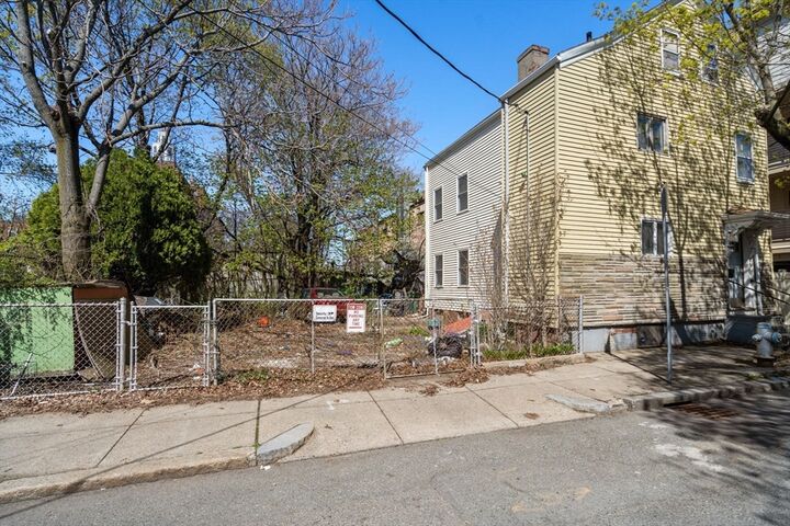 Property Photo:  39 Hunting Street  MA 02141 