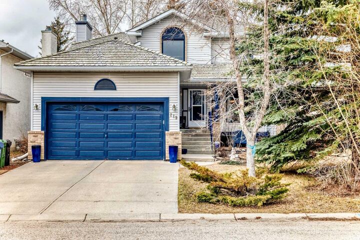 Property Photo: 219 Hawkstone Close NW AB T3G 3P3