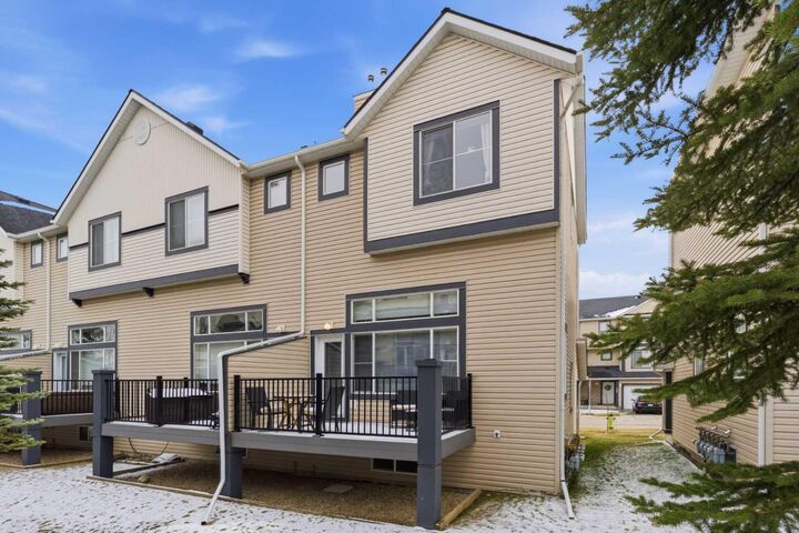 Property Photo:  166 Everhollow Heights SW  AB T2Y 5B3 