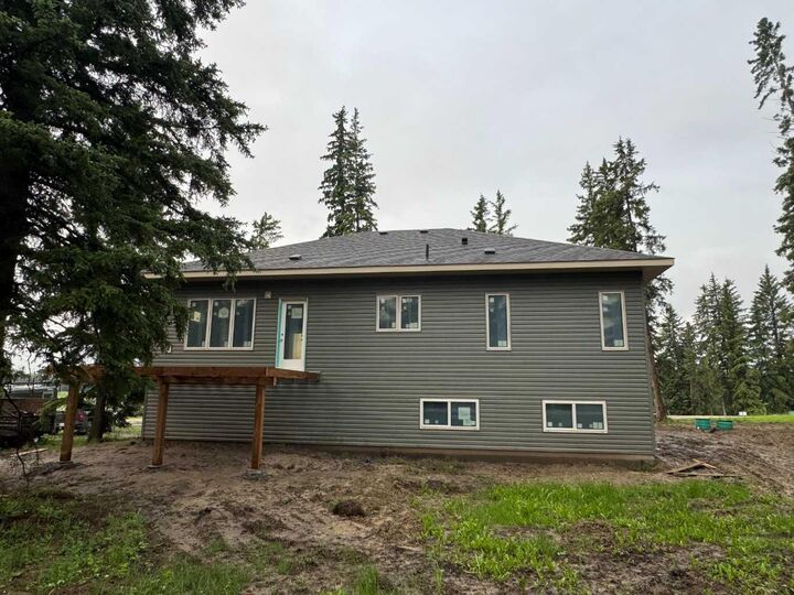 Property Photo: 312 Valley View Drive AB T4T 1A7