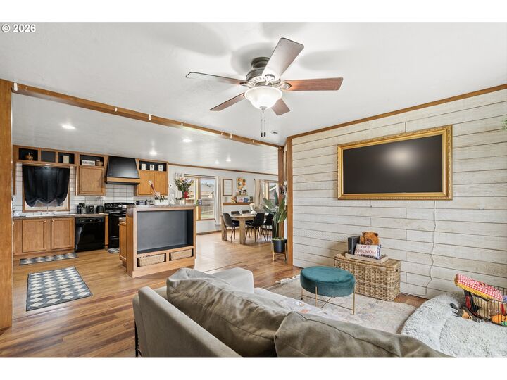 Property Photo:  304 NE Davaly Ave  OR 97818 