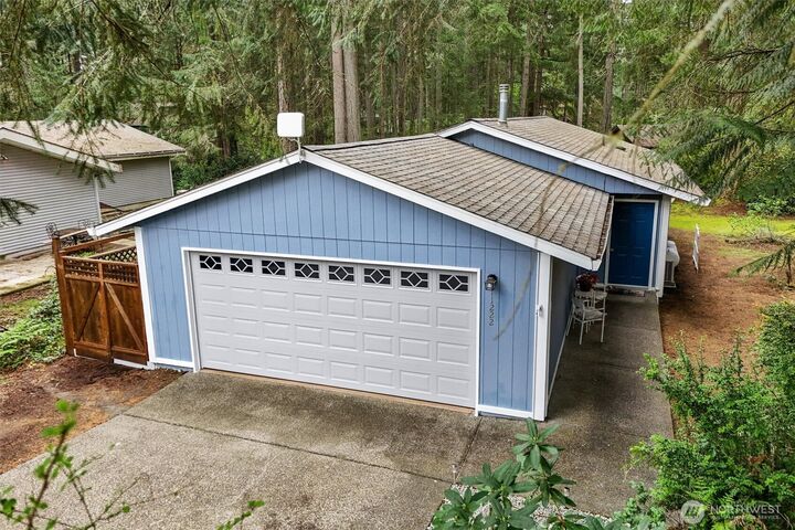 Property Photo:  11222  Country Club Place  WA 98303 
