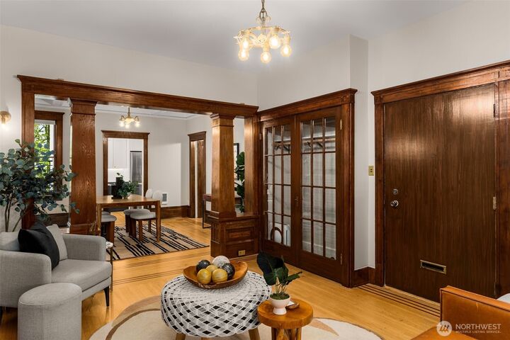 Property Photo:  2909  Franklin Avenue E A  WA 98102 