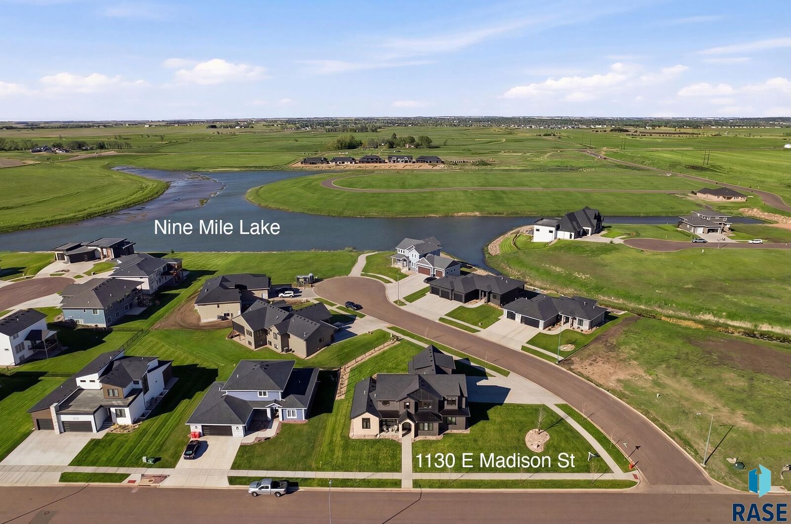 Property Photo:  1130 E Madison St  SD 57064 