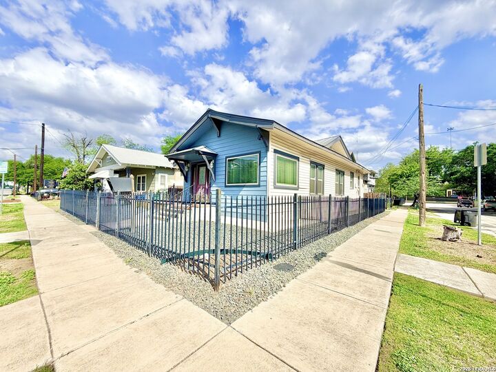 Property Photo:  702 E Euclid Ave  TX 78212 