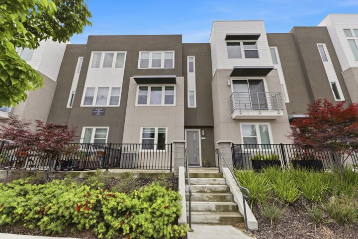 Property Photo:  326 Agustin Narvaez Street 4  CA 95136 