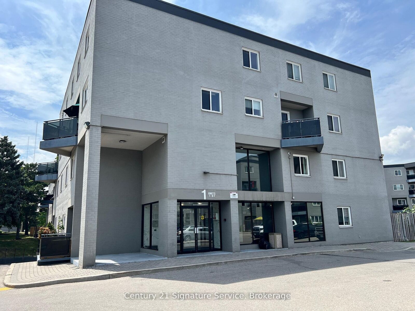 Property Photo:  2001 Bonnymede Drive 15  ON L5J 4H8 