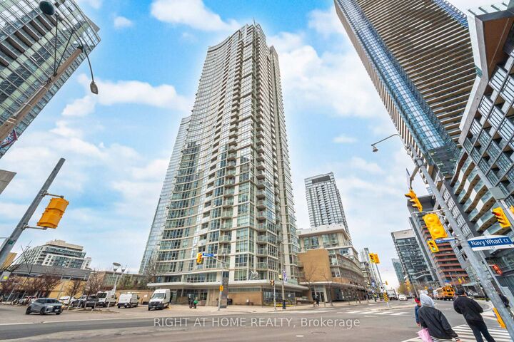 10 Navy Wharf Court 2107 — photo 1