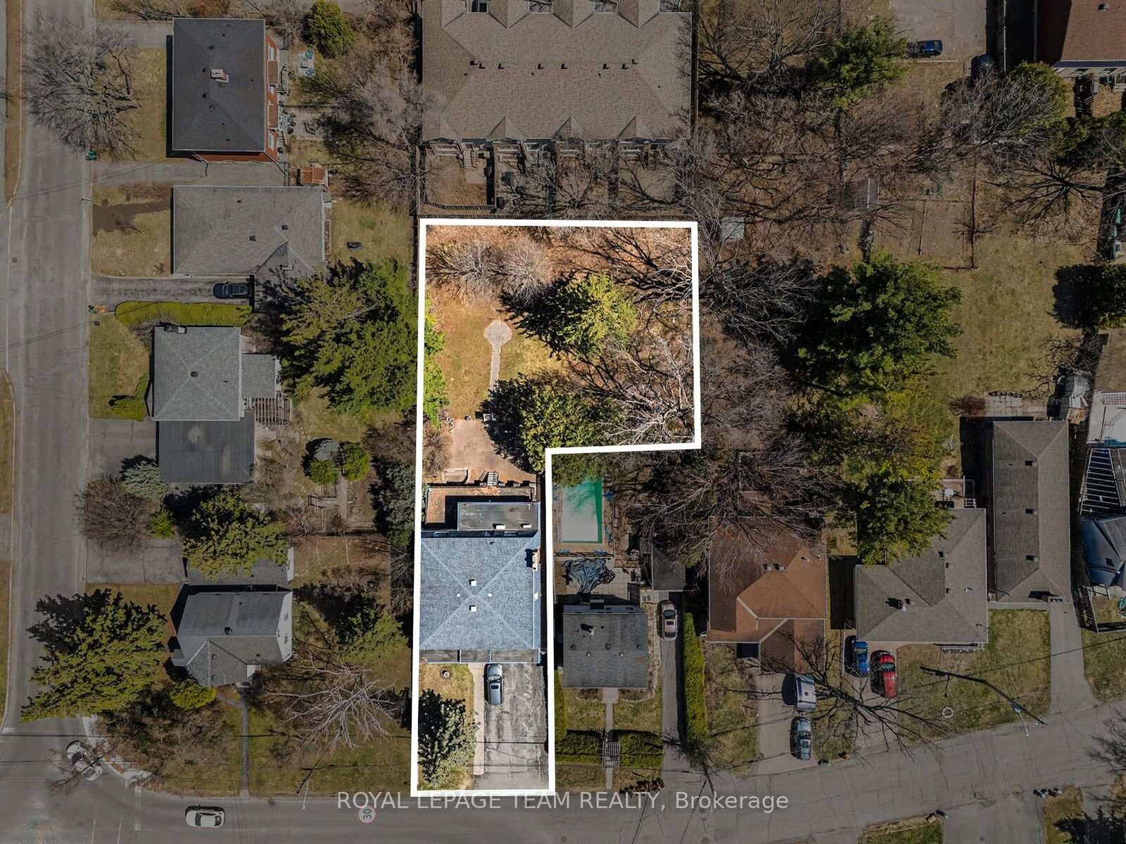 Property Photo: 429 Ancaster Avenue ON K2B 5B6