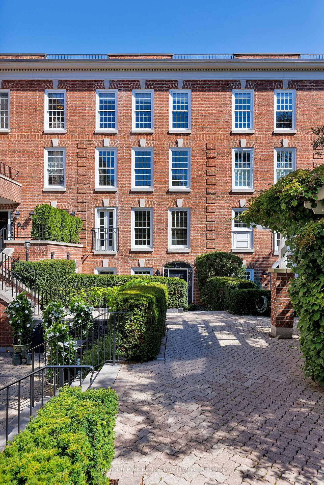 Property Photo: 94 Crescent Road Th6 ON M4W 1T5