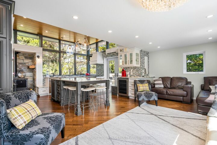 Property Photo: 114 Lakeshore Road W ON L9Y 0S6