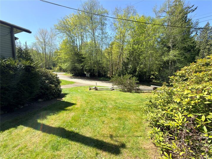 Property Photo: 822 Miller Rd BC V9P 1Z1