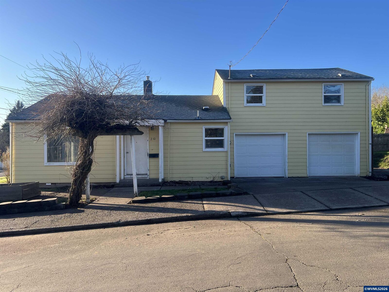 Property Photo:  210 Hoyt St S  OR 97302 